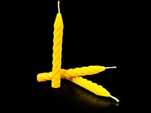 “Eglīšu svecīte rievotā”